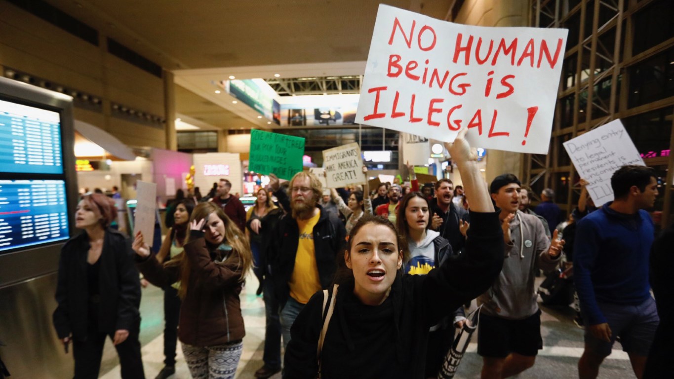Trump travel ban: Seattle judge issues nationwide block